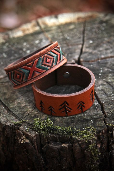 Tooled Leather Designs, Leather Burning, Cuff Bracelets Diy, Adjustable Friendship Bracelet, Custom Leather Work, Leather Accessories Handmade, Diy Leather Bracelet, Leather Jewels, Leather Jewellery