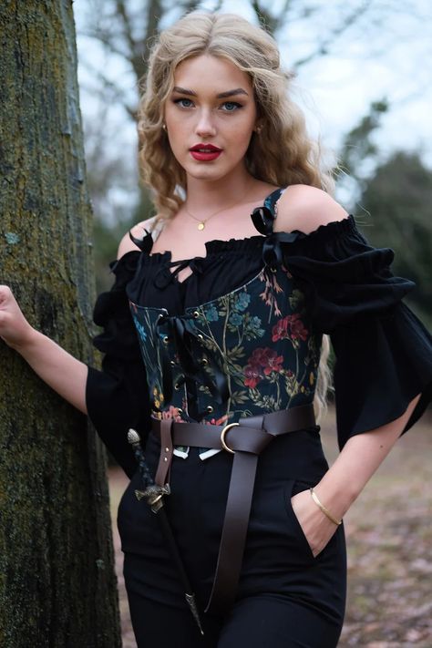 Dark Cottagecore Fashion, Renfaire Outfit, Whimsical Clothing, Ren Faire Outfits, Neckline Details, Fantasy Dream, Witch Cosplay, Fair Outfits, Ren Fest