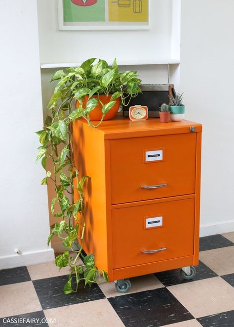 Step-by-step DIY: How to upcycle a rusty old metal filing cabinet Filing Cabinet Ideas, Home Office Ideas For Men, Parallel Play, Office Ideas For Men, Creativity Room, Painted File Cabinets, Diy File Cabinet, File Cabinet Makeover, Cheap Office Furniture