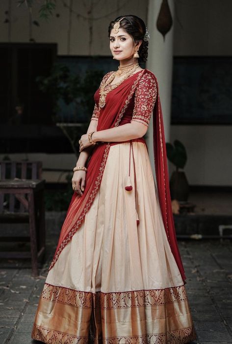 Wedding Dress Hindu Kerala, Grand Half Saree For Wedding, Half Saree With Belt, Traditional Dhavani Set, South Indian Style Half Saree, Marriage Outfits For Women Traditional, Red Pattu Half Saree, Traditional Dresses For Engagement, South Indian Langa Voni