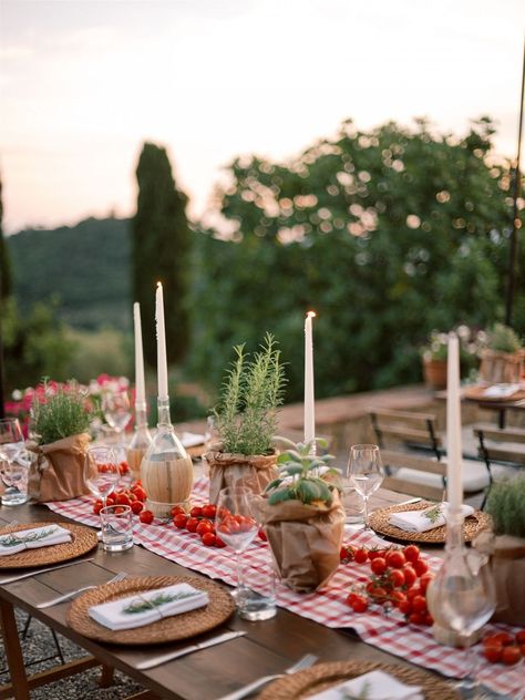 Italian wedding welcome pizza party in Tuscany