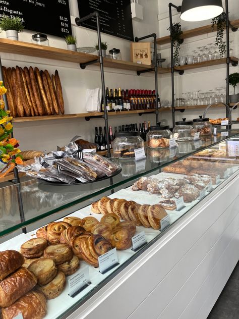 Pastry Display, Container Restaurant, Bakery Shop Design, Bakery Store, Bread Shop, Bakery Decor, Storefront Design, Bakery Shop, Cafe Interior Design