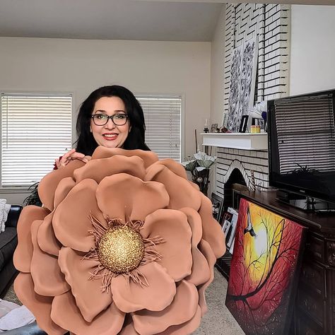 Giant foam flower. 26 inch. Text me if interested. Paper Projects Diy, Easy Valentine Crafts, Paper Flower Decor, Large Paper Flowers, Diy Photo Booth, How To Make Paper Flowers, Giant Paper Flowers, Giant Flowers, Blue Nail