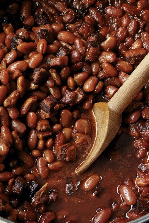 Ina Garten Molasses Baked Beans - Ina Garten Eats Molasses Recipes Savory, Molasses Baked Beans Recipe, Molasses Baked Beans, Molasses Recipes, Baked Beans Recipe, Baked Bean Recipes, Savory Bites, Dutch Oven Recipes, Beans Recipe