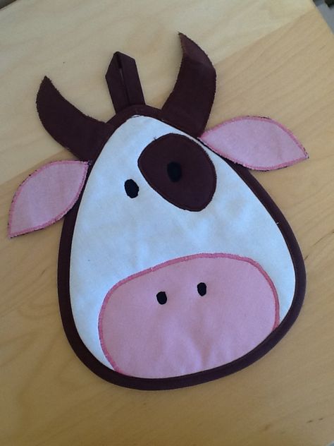 Cow potholder from Vardenis Sewing Cow Pot Holders, Cow Potholder, Quilted Potholder Pattern, Mug Rug Patterns, Quilted Potholders, Sewing To Sell, Cow Face, Potholder Patterns, Placemats Patterns