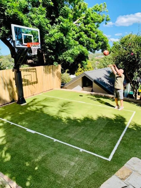 Backyard Basketball Hoop, Small Backyard Basketball Court Ideas, Backyard Basketball Court Ideas, Diy Basketball Court, Kid Backyard, New Police Story, Backyard Basketball Court, Home Basketball Court, Diy Basketball