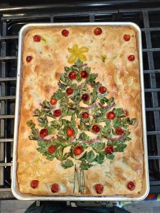 Focassia Bread Art, Focaccia Christmas Tree, Christmas Focaccia Bread Art, Foccacia Christmas, Christmas Foccacia Art, Christmas Foccacia, Focaccia Christmas, Christmas Foccacia Bread, Christmas Focaccia Bread