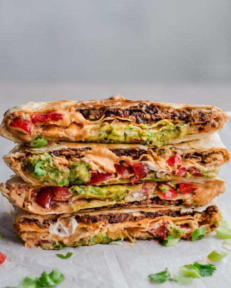 The BEST Vegan Crunchwrap Supreme Vegan Crunchwrap, Rainbow Plant Life, Vegan Tortilla, Vegan Tacos Meat, Vegetarian Sandwich Recipes, Vegan Nachos Cheese, Crunchwrap Supreme, Nachos Recipe Easy, Lentil Tacos