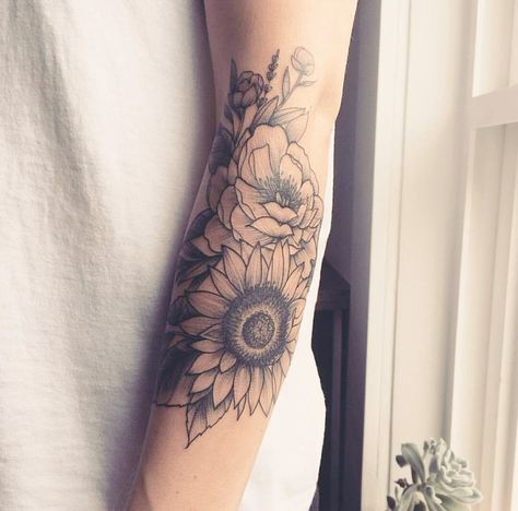 Sunflower Tattoo Thigh, Sunflower Tattoo Simple, Carnation Tattoo, Sunflower Tattoo Sleeve, Sunflower Tattoo Shoulder, Sunflower Tattoos, Full Sleeve Tattoos, Mehndi Tattoo, Sleeve Ideas