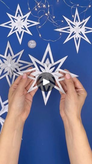 Snowflake Out Of Paper, Xmas Crafts Kids, 3d Paper Snowflakes, Butterfly Garden Party, Paper Snowflakes Diy, 3d Snowflakes, Wooden Christmas Crafts, Pressed Flower Crafts, Paper Snowflake