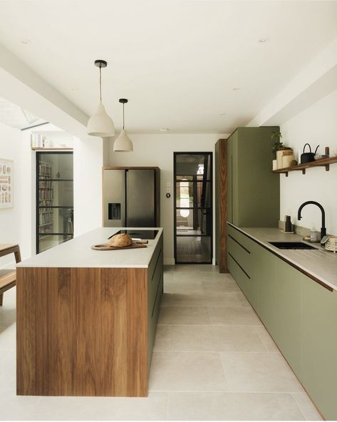 Bulthaup Kitchen, Howdens Kitchens, Scandi Kitchen, Lake House Kitchen, Walnut Kitchen, House Extension Design, Mid Century Kitchen, Beautiful Kitchen, Green Kitchen