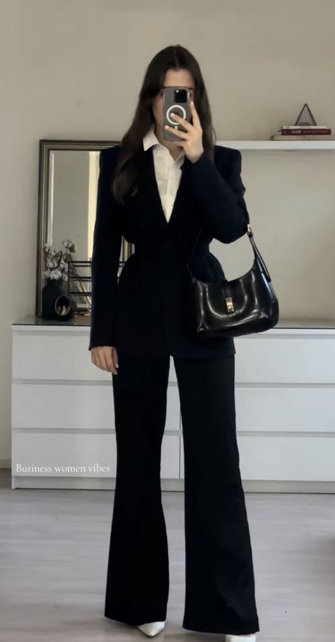 Black Semi Formal Outfit, Elegant Outfit Dress, Corporate Siren, Formal Attire Women, Law Fashion, Old Money Classy, Stylish Business Outfits, Work Vibes, Trendy Dress Styles