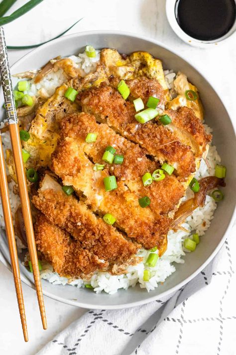 Chicken Katsudon Recipe, Katsudon Recipe, Chicken Katsudon, Chicken Katsu Recipes, Katsu Recipes, Braised Chicken Breast, Japanese Chicken, Chicken Katsu, Chicken Tetrazzini