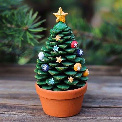 Clay Pot Christmas Trees, Christmas Pine Cones Crafts, Terracotta Pot Christmas Ideas, Terra Cotta Christmas Crafts, Mini Clay Pot Christmas Ornaments, Terracotta Pot Ornaments, Flower Pot Ornaments, Christmas Plant Pots Gift Ideas, Clay Pot Christmas Tree