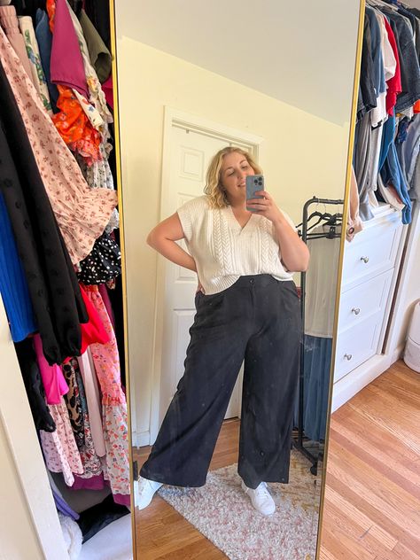 Blonde girl taking a mirror picture of her outfit wearing an ivory sweater vest tucked into black wide leg trousers with white sneakers Plus Size Sweater Vest Outfit, Women Wide Leg Pants Outfit, Wide Leg Pants Outfit Fall, Fashion 2023 Fall, Outfit Trousers, Fall 2023 Fashion Trends, Fall Fashion 2023, Women Wide Leg Pants, Sweater Vest Outfit