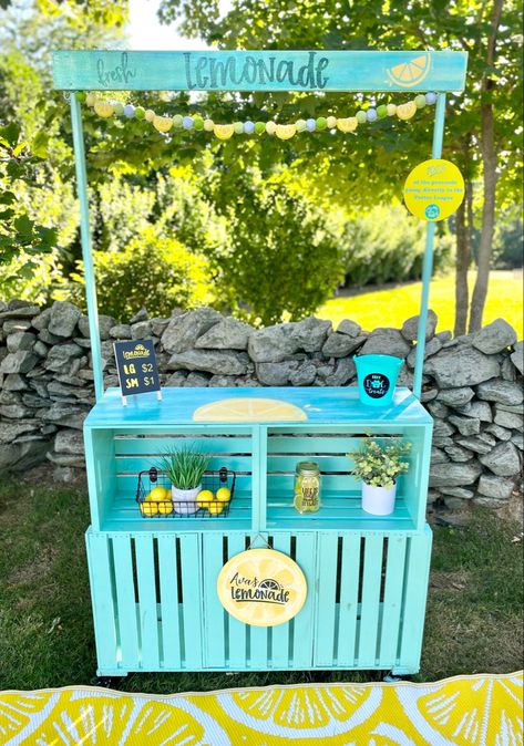 Lemonade stand. Blue teal yellow fun different awesome extra extravagant Michaels diy handmade handpainted distressed weathered seapaint easy kids childrens entrepreneur volunteer donation animal shelter crate home depot lowes fresh lemonade stand ava’s lemonade lemon stencil roadside stand rug family time summer project Diy Food Stand, Lemon Stencil, Kids Lemonade Stands, Halloween Yard Displays, Kids Lemonade, Diy Lemonade Stand, Roadside Stand, Lemon Lemonade, Fresh Lemonade