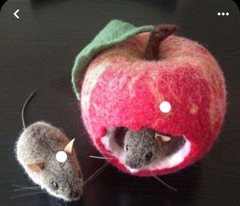 Felting Crafts, Tovad Ull, Felt Ornaments Diy, Needle Felted Ornaments, Needle Felting Diy, Needle Felting Tutorials, Felt Mouse, Needle Felting Projects, Felting Tutorials