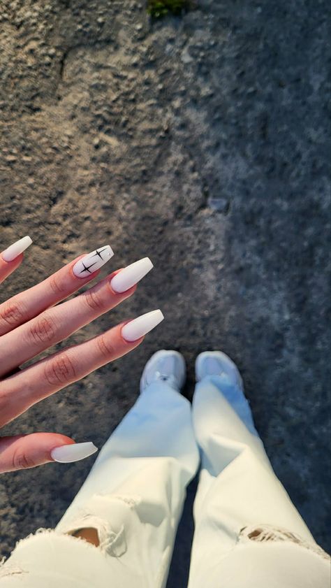 Milky Gel Nails With Design, White Nails Star Design, Solid White Nails With Design, White Star On Nails, White Star Nail Design, White Nails Black Stars, Nail Inspo White Design, Acrylic Nails Stars, White Coffin Nails Design