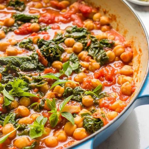 Kale Stew, Beans And Kale, Winning Chili Recipes, Award Winning Chili Recipe, Garbanzo Bean Recipes, Slow Cooker Beans, Garbanzo Bean, Best Chili Recipe, Clam Recipes