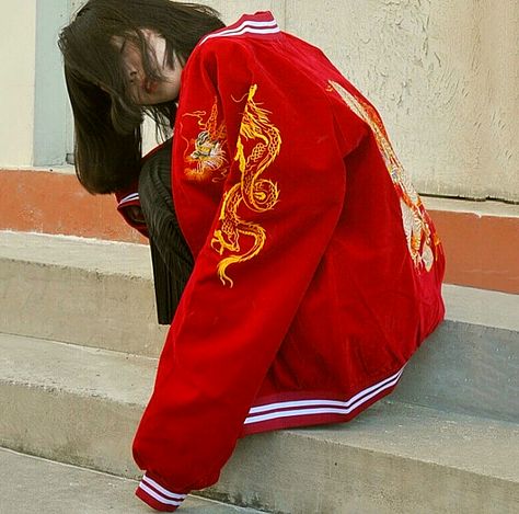 Super cool! Red or black? ⠀ #ss0270 Dragon Jacket, Japanese Jacket, Dragon Embroidery, Halter Dress Short, College Jackets, Kimono Yukata, Harajuku Style, Fall Capsule Wardrobe, Dragon Print