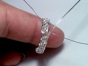 Free Pattern: Beaded Bezel Wire Ring | Jewelry Making Blog | Information | Education | Videos Wire Weaving Techniques, Diy Wire Jewelry Rings, Bezel Wire, Wire Jewelry Patterns, Wire Jewelry Rings, Wire Crochet Jewelry, Wire Wrap Jewelry Designs, Wrapping Jewelry, Rings Ideas