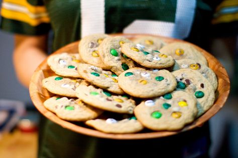 Green Bay Packers Food, Nfl Cookies, Superbowl Treats, Green Bay Packers Party, Yellow Cookies, Packer Party, Color Cookies, Packers Party, Game Day Treats