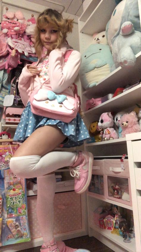 Decora Kei Art, Hello Kitty To Issho, Sanrio Room, Kawaii Kei, Rilakkuma Korilakkuma, Kiki Lala, Yume Kawaii, Hat Aesthetic, Angel Blue