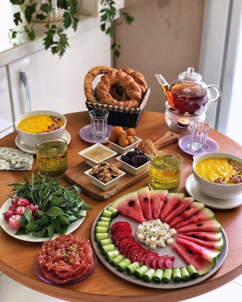 Food Set Up, Catering Food Displays, Amazing Food Decoration, Catering Ideas Food, Easy Food Art, Food Displays, Persian Food, Catering Food, Food Garnishes