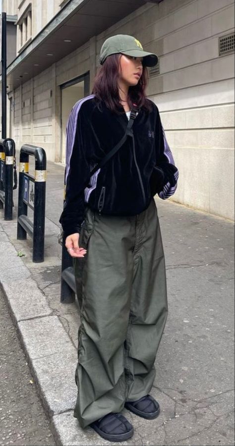 Megan Trong Outfits, Korean Women Street Fashion, Japanese Street Style Women, Gorpcore Fashion Women, Japanese Streetwear Women Tokyo Fashion, Parashoot Pants Outfit, Japanese Outfits Street Style Tokyo Fashion, Streetwear Fashion Japanese, Tokyo Outfits Japanese Street Styles