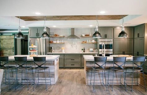 I LOVE the idea of a double island from Fixer Upper!!! Double Island, Double Island Kitchen, Rustic Farmhouse Kitchen Decor, Fixer Upper Kitchen, Double Islands, Kitchen Island Plans, Magnolia Market, Rustic Farmhouse Kitchen, Island Kitchen