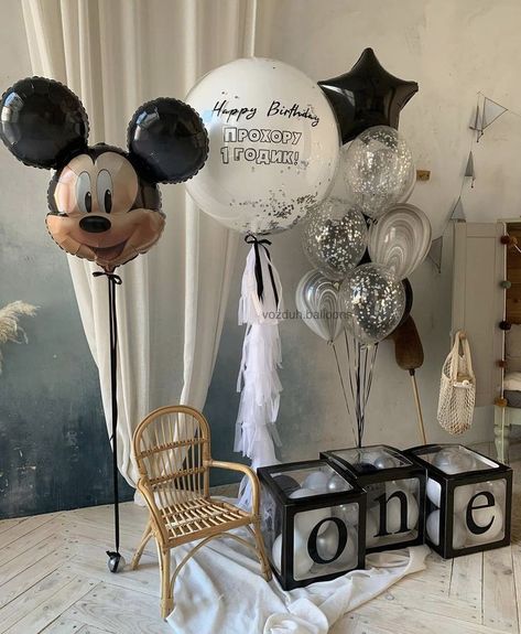 Γενέθλια Mickey Mouse, Mickey Mouse Birthday Decorations, Mickey First Birthday, Mickey 1st Birthdays, Baby Birthday Photoshoot, 2nd Birthday Party For Boys, Mickey Mouse First Birthday, Disneyland Birthday, Baby Birthday Decorations