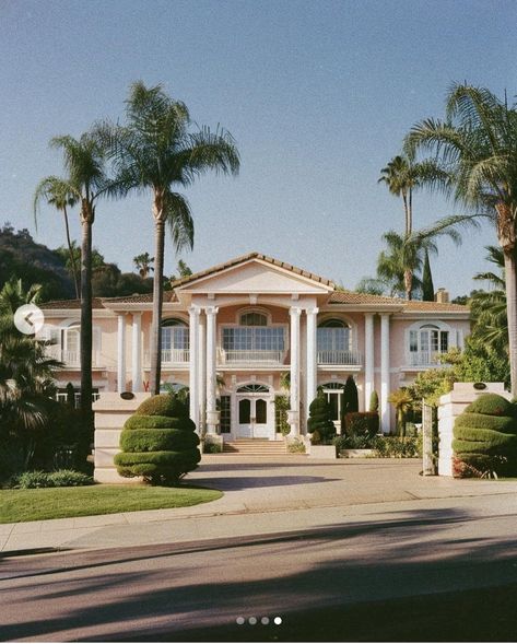 Mansion Vintage Aesthetic, Hollywood Mansion Exterior, 80s Mansion Exterior, 80’s House Exterior, 80s Exterior House, 80s Mansion Aesthetic, 60s Mansion, 80s House Exterior Aesthetic, 2000s Mansion