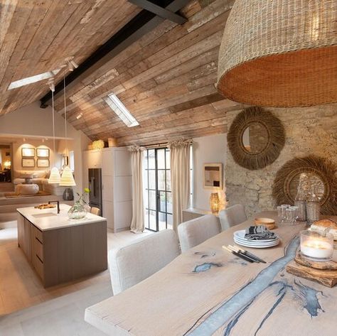 Cotswold Cottage Interior, Cottage House Interior, English Cottage Interiors, Cottage Vibes, Cotswold Cottage, Cotswolds Cottage, International Interior Design, Cottage Renovation, Cottage Inspiration