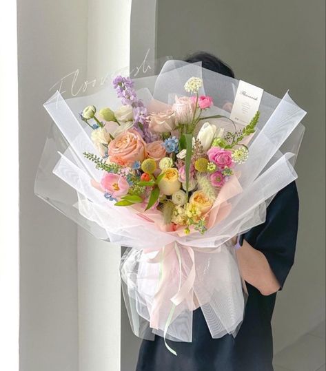 Buket Aesthetic, Ramo Flowers, Graduation Flower Bouquet, Bucket Flower, Colorful Flowers Arrangements, Graduation Bouquet, Flower Boquet, Birthday Flowers Bouquet, Graduation Flowers