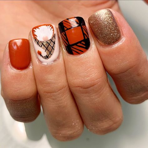 Annie Belliston’s Instagram profile post: “Two posts in One day because I DIE. How stinking cute is that fall gnome?! #nails #nailart #gnomesofinstagram #chillinwithmygnomies…” Fall Gnome Nails, Gnome Nail Designs, Gnome Nails, November Nail Designs, Fall Thanksgiving Nails, Nail Art Noel, Thanksgiving Nail Designs, Fall Gnome, Cute Nails For Fall