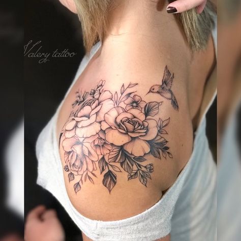 Women's Shoulder Tattoo, Vogel Tattoo, Floral Tattoo Shoulder, Bird Tattoo Wrist, Special Tattoos, Shape Tattoo, Flower Tattoo Shoulder, Hummingbird Tattoo, Shoulder Tattoos For Women