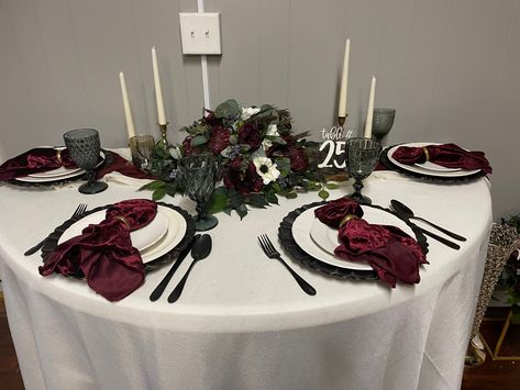 Burgundy, Black, and White Black Maroon And Gold Wedding, Red Table Settings, Burgundy Weddings, Black Wedding Table, Gold And Burgundy Wedding, Wedding Table Setup, Reception Styling, Black Wedding Decorations, Beige Wedding