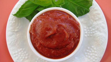 Make and share this Pizza Hut Pizza Sauce - ( Copycat) recipe from Genius Kitchen. Pizza Hut Pizza Sauce, Pizza Hut Pizza, Pizza Lasagna, Salsa Tomatillo, Sicilian Pizza, Pizza Sauce Recipe, Gluten Free Pizza, Think Food, Red Sauce