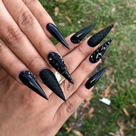 Long Black Nails, Bad Nails, Reflective Nails, Black Stiletto Nails, Sharp Nails, Gothic Nails, Nails Now, Studded Nails, Pretty Nail Designs