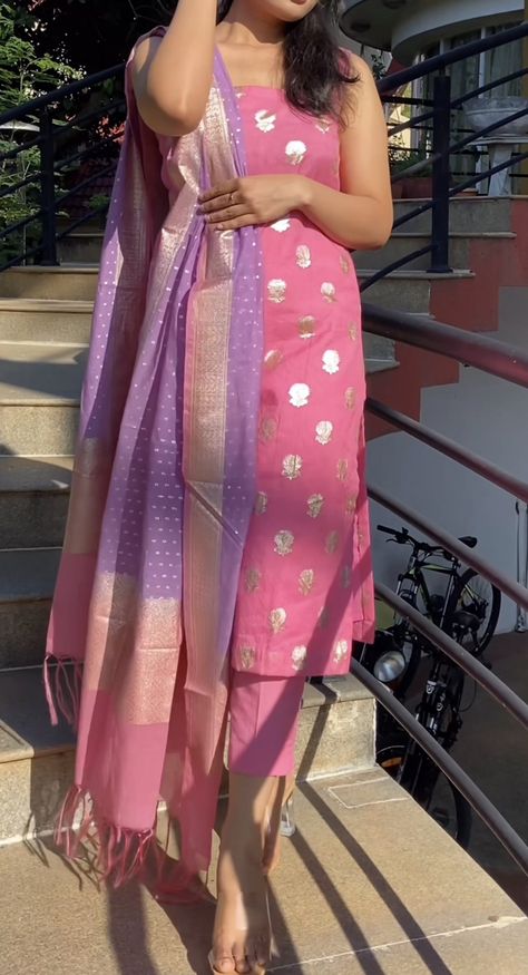 Pink Chudithar, Kurta From Saree Designs Women, Wedding Kurta Women, Saree Churidar Designs, Kurta Set Ideas, Anarkali From Saree Ideas, Chudidhar Hand Designs, Kurta Sets For Women Party Wear, Saree Kurta Design