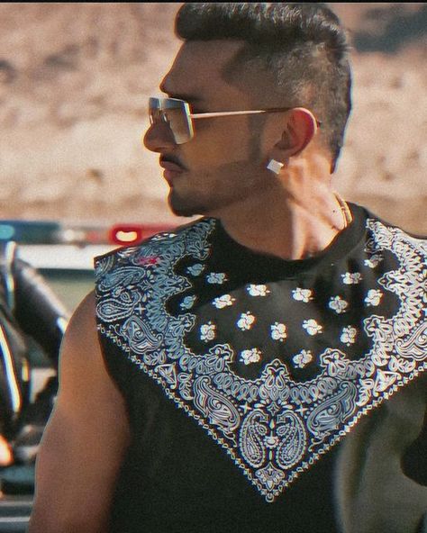 Honey Singh Hairstyle, Yo Yo Honey Singh Desi Kalakar, Honey Singh Hd Wallpaper 4k, Yoyo Honey Singh, Bollywood Vintage, Blue Blouse Designs, Yo Yo Honey Singh, Zayn Malik Pics, Emoji For Instagram