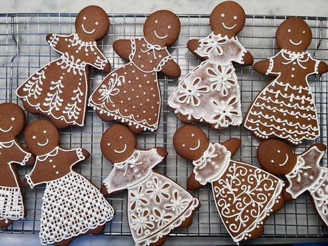 Gingerbread Person, Gingerbread Lady, Cookie Party, Cake Decorating Tips, Cookie Cake, Gingerbread Man, Christmas Magic, Decorating Tips, Christmas Cookies