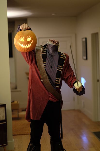 Raise Hell! Sleepy Hollow Costumes Diy, Sleepy Hollow Halloween Costumes, Sleepy Hollow Jack O Lantern, Pumpkin Man Costume, Diy Headless Horseman Costume, Headless Costume Diy, Halloween Costumes Men Ideas, Headless Man Costume, Headless Horseman Halloween Costume