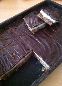 Peppermint Shortbread, Peppermint Slice, Wimbledon Party, Mint Slice, Fridge Cake, Sweets Bar, Slice Recipe, Tray Bake Recipes, Slices Recipes