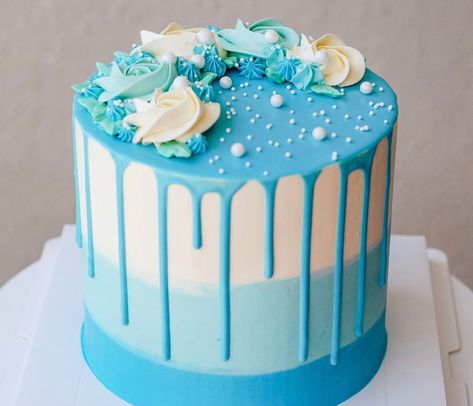 White Cake With Blue Drip, Blue Drip Cake Birthday, Sky Blue Cake Ideas, Blue And White Cake Birthdays, Blue Birthday Cakes For Boys, Blue Colour Cake Designs, Blue And White Cake Design, Birthday Cake Blue And White, Blue Bday Cake