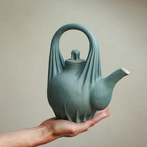 Teapot Designed By Surglinok Scissors Design, Teapot Design, Cerámica Ideas, Tanah Liat, Ceramic Artwork, Steel Art, Ceramics Pottery Art, Ceramics Projects, Clay Art Projects