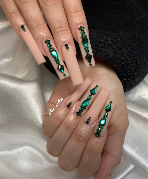 Quinceanera Nails, Emerald Nails, Green Acrylic Nails, Tapered Square Nails, Square Nail Designs, Racun Shopee, Nails Design With Rhinestones, Long Acrylic Nails Coffin, Acrylic Nails Coffin Pink