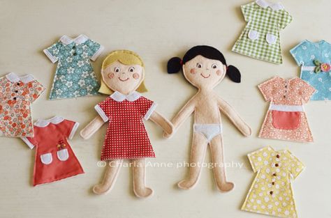 Felt Dress, Penanda Buku, Operation Christmas Child, Dress Up Dolls, Sewing Dolls, Sewing Toys, Felt Dolls, Felt Toys, Paper Doll