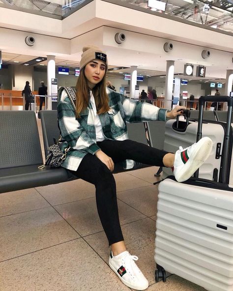 Port Outfit, Airport Ootd, Sleepy Face, Air Port Outfit, Air Port, Fashion Travel Outfit, Airport Pictures, Winter Ootd, Ootd Winter