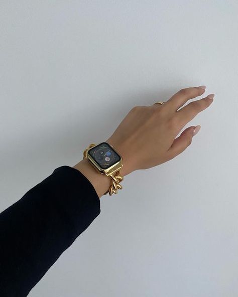 Minahil K on Instagram: "I’ve been looking for a fancy strap for my apple watch for so long! Finally found this golden chain strap from @lemonstraps . I no longer have to switch my apple watch for a fancier one when I’m dressed up! I’ve also got a discount code for you guys - use Minahil15 to get 15% off💁🏻‍♀️ You can also get your initals engraved. Swipe to see what i got on my strap!" Apple Watch Chain Strap, Apple Watch Gold Strap, Apple Watch Chain, Apple Watch Gold, Golden Apple, Golden Chain, Jewellery Inspiration, Watch Chain, Ecosystem